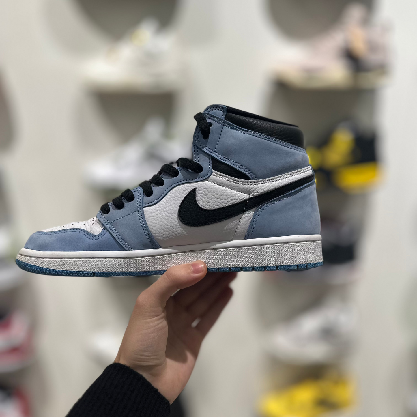 USED Nike Jordan 1 Retro High University Blue